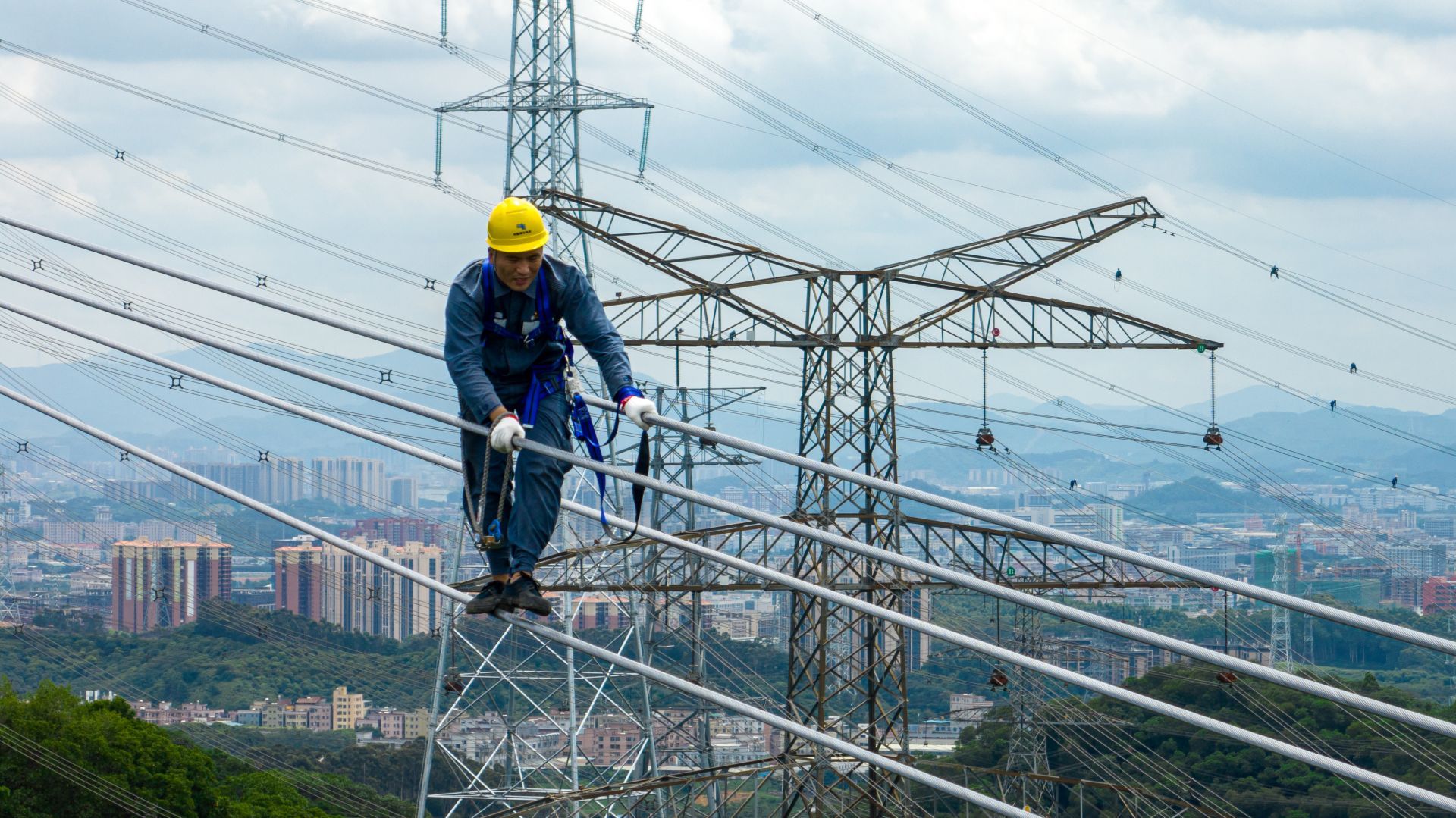高山电缆施工的极限挑战